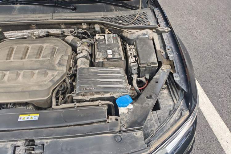 Used Volkswagen Magotan 2023 2 Million Units Commemorative Edition 330TSI DSG Luxury Version Engine Bay Left
