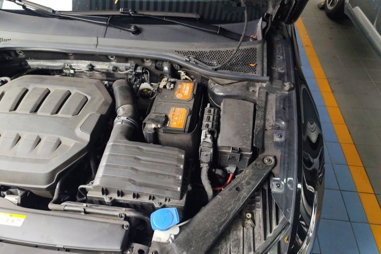 Used Volkswagen Magotan 2023 2 Million Units Limited-Edition 380TSI DSG Flagship Version Engine Bay Left