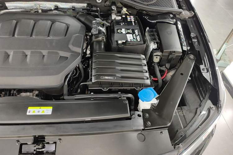 Used Volkswagen Magotan 2023 2 Million Units Limited Edition 330TSI DSG Leading Version Engine Bay Left