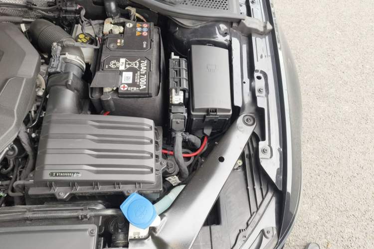 Used Volkswagen Magotan 2023 2 Million Units Commemorative Edition 330TSI DSG Luxury Version Engine Bay Left