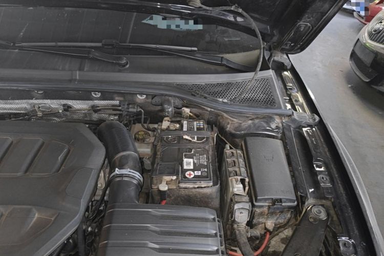 Used Volkswagen Magotan 2023 2 Million Units Limited-Edition 380TSI DSG Flagship Version Engine Bay Left