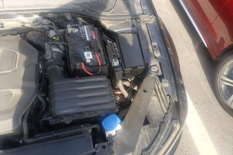 Used Volkswagen Magotan 2023 2 Million Units Commemorative Edition 330TSI DSG Luxury Version Engine Bay Left