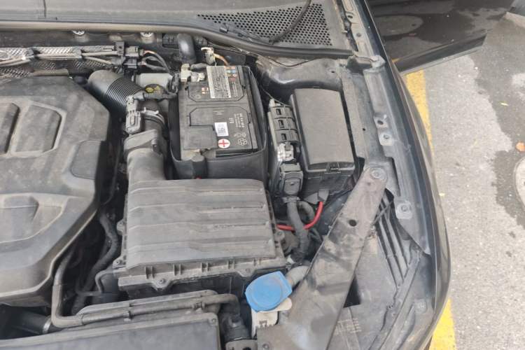 Used Volkswagen Magotan 2023 2 Million Units Limited Edition 330TSI DSG Leading Version Engine Bay Left