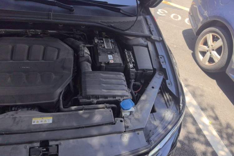 Used Volkswagen Magotan 2023 2 Million Units Commemorative Edition 330TSI DSG Luxury Version Engine Bay Left