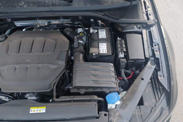 Used Volkswagen Magotan 2023 2 Million Units Commemorative Edition 330TSI DSG Luxury Version Engine Bay Left