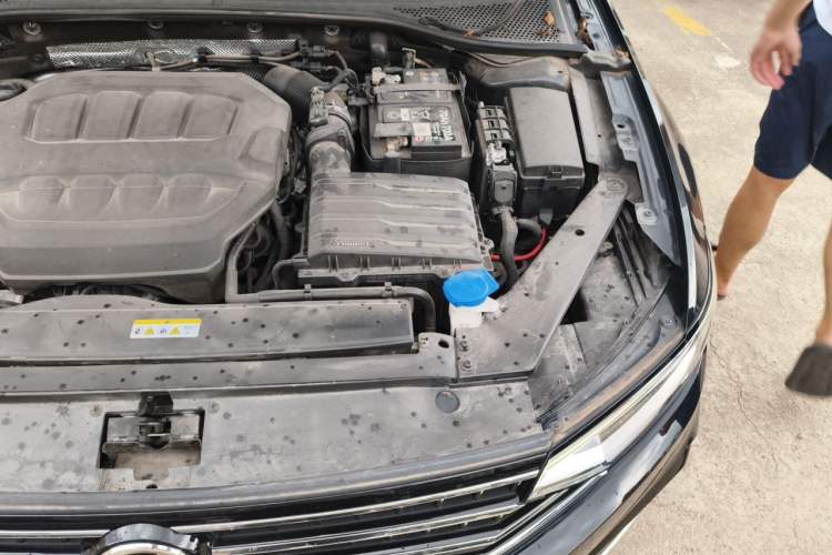 Used Volkswagen Magotan 2023 2 Million Units Commemorative Edition 330TSI DSG Luxury Version Engine Bay Left