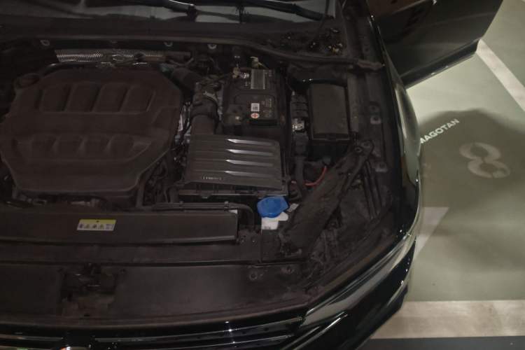 Used Volkswagen Magotan 2023 2 Million Units Limited Edition 330TSI DSG Leading Version Engine Bay Left