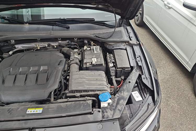 Used Volkswagen Magotan 2023 2 Million Units Commemorative Edition 330TSI DSG Luxury Version Engine Bay Left