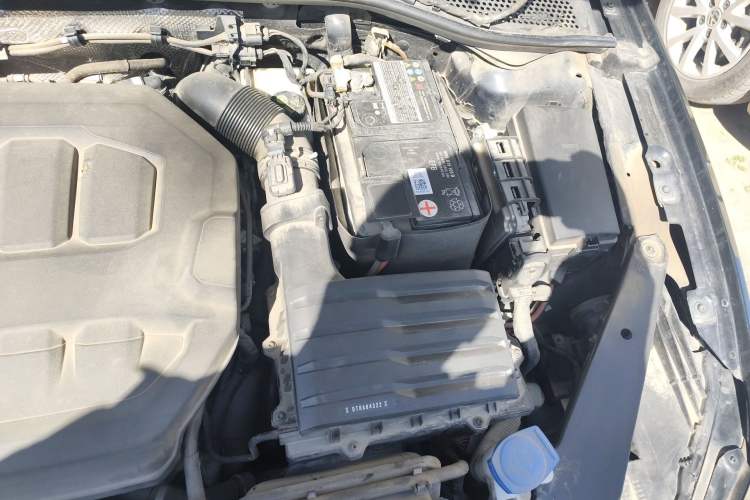 Used Volkswagen Magotan 2023 2 Million Units Commemorative Edition 330TSI DSG Luxury Version Engine Bay Left