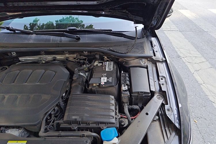 Used Volkswagen Magotan 2023 2 Million Units Commemorative Edition 330TSI DSG Luxury Version Engine Bay Left