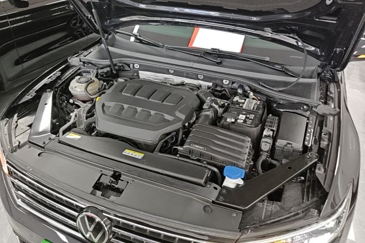 Used Volkswagen Magotan 2023 2 Million Units Limited Edition 330TSI DSG Leading Version Engine Bay