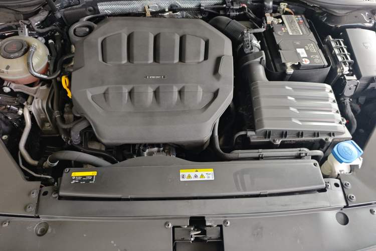 Used Volkswagen Magotan 2023 2 Million Units Limited Edition 330TSI DSG Leading Version Engine Bay