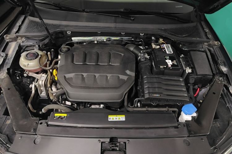 Used Volkswagen Magotan 2023 2 Million Units Commemorative Edition 330TSI DSG Luxury Version Engine Bay