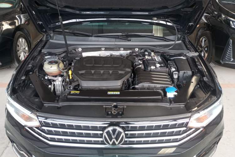 Used Volkswagen Magotan 2023 2 Million Units Limited Edition 330TSI DSG Leading Version Engine Bay