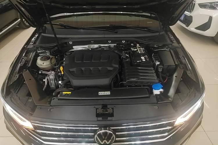Used Volkswagen Magotan 2023 2 Million Units Commemorative Edition 330TSI DSG Luxury Version Engine Bay