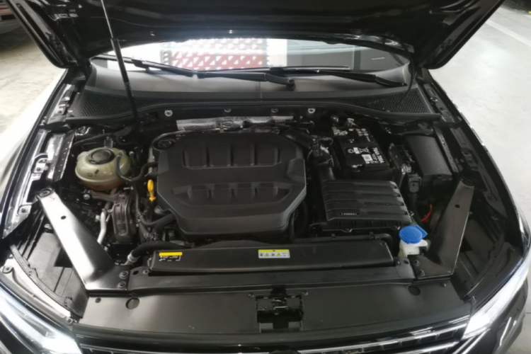 Used Volkswagen Magotan 2023 2 Million Units Limited Edition 330TSI DSG Leading Version Engine Bay