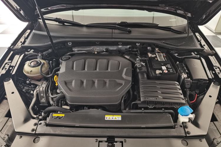 Used Volkswagen Magotan 2023 2 Million Units Commemorative Edition 330TSI DSG Luxury Version Engine Bay