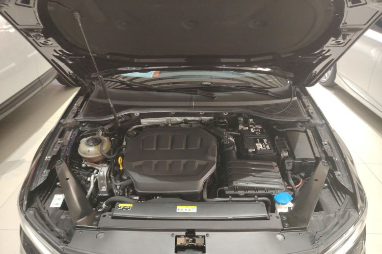 Used Volkswagen Magotan 2023 2 Million Units Commemorative Edition 330TSI DSG Luxury Version Engine Bay
