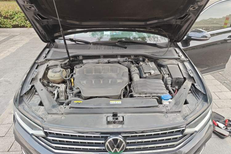 Used Volkswagen Magotan 2023 2 Million Units Commemorative Edition 330TSI DSG Luxury Version Engine Bay