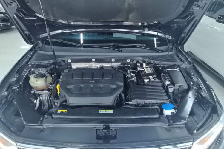 Used Volkswagen Magotan 2023 2 Million Units Limited Edition 330TSI DSG Leading Version Engine Bay