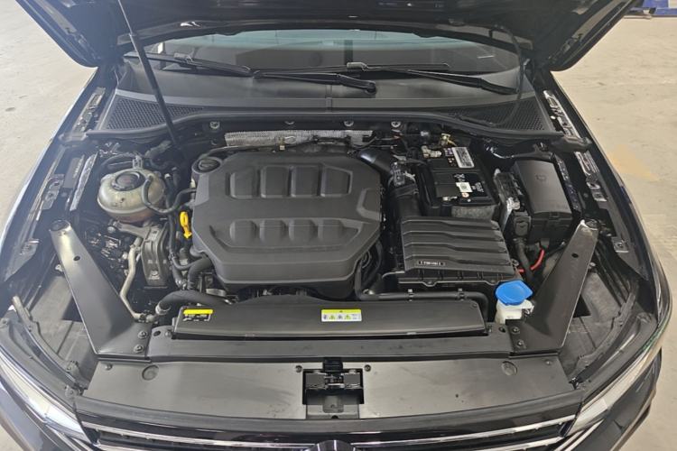 Used Volkswagen Magotan 2023 2 Million Units Commemorative Edition 330TSI DSG Luxury Version Engine Bay