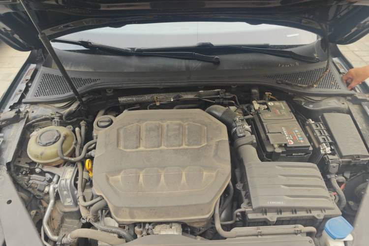 Used Volkswagen Magotan 2023 2 Million Units Commemorative Edition 330TSI DSG Luxury Version Engine Bay