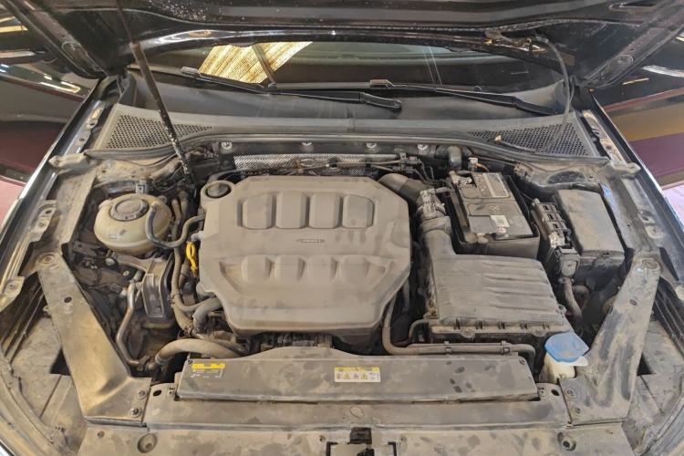 Used Volkswagen Magotan 2023 2 Million Units Commemorative Edition 330TSI DSG Luxury Version Engine Bay