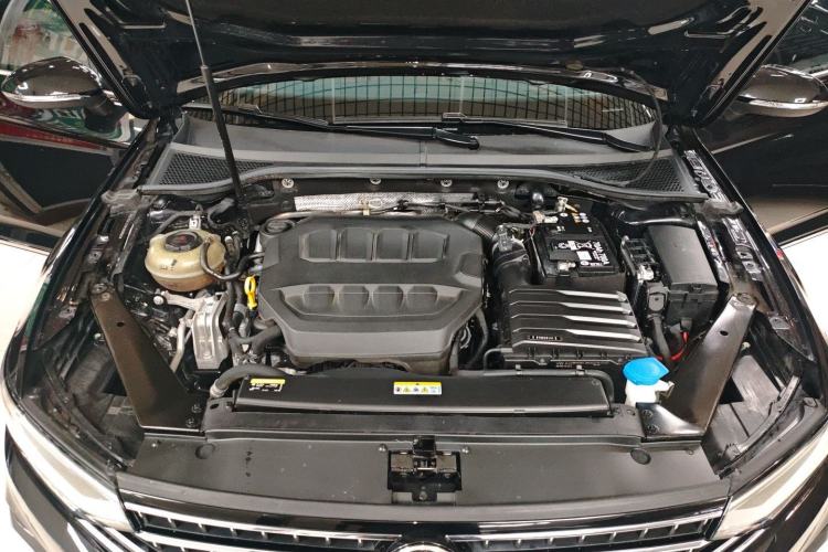 Used Volkswagen Magotan 2023 2 Million Units Commemorative Edition 330TSI DSG Luxury Version Engine Bay