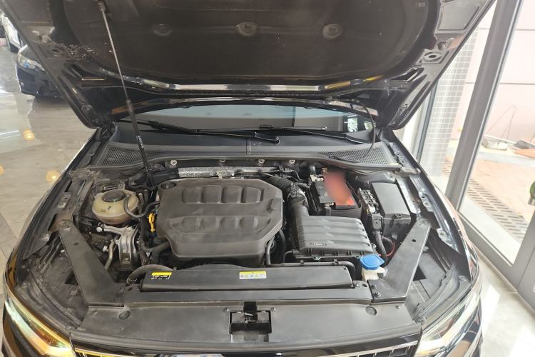 Used Volkswagen Magotan 2023 2 Million Units Limited Edition 330TSI DSG Leading Version Engine Bay
