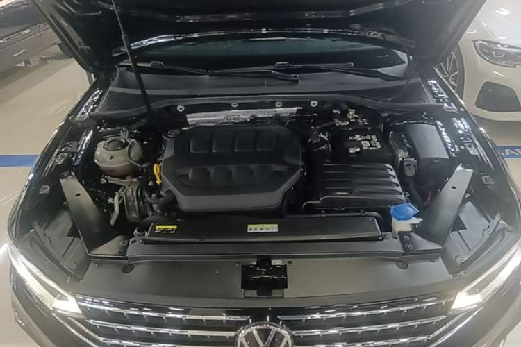Used Volkswagen Magotan 2023 2 Million Units Limited Edition 330TSI DSG Leading Version Engine Bay