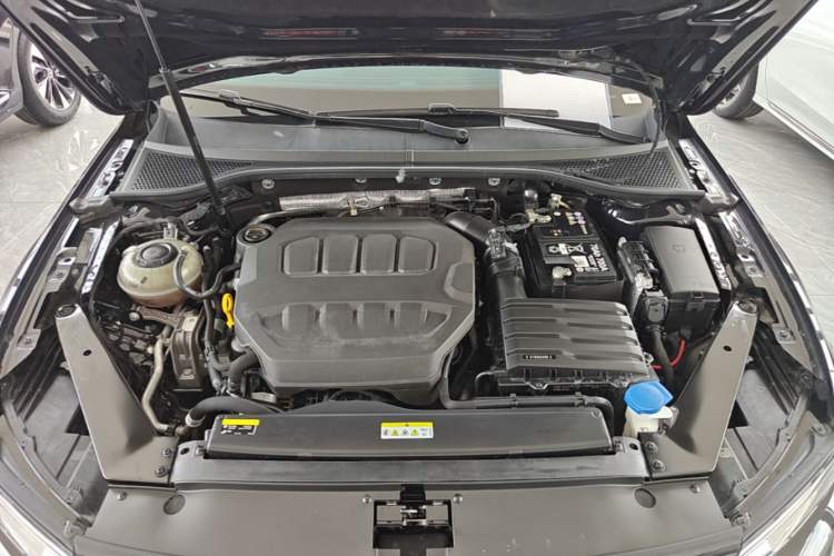 Used Volkswagen Magotan 2023 2 Million Units Commemorative Edition 330TSI DSG Luxury Version Engine Bay