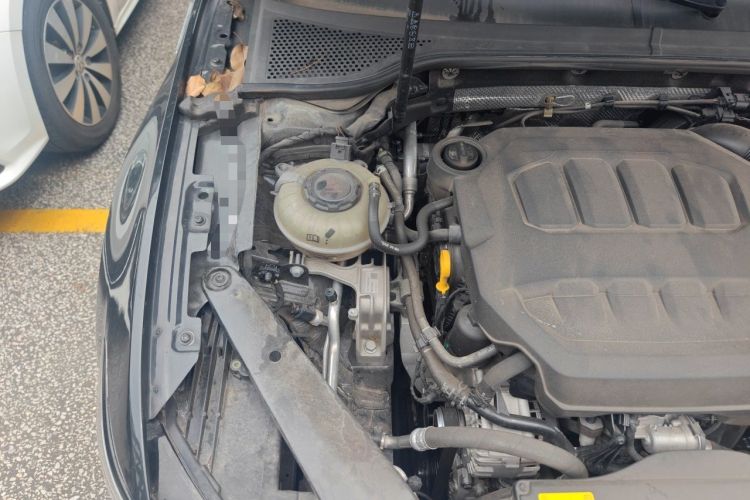 Used Volkswagen Magotan 2023 2 Million Units Commemorative Edition 330TSI DSG Luxury Version Engine Bay Right