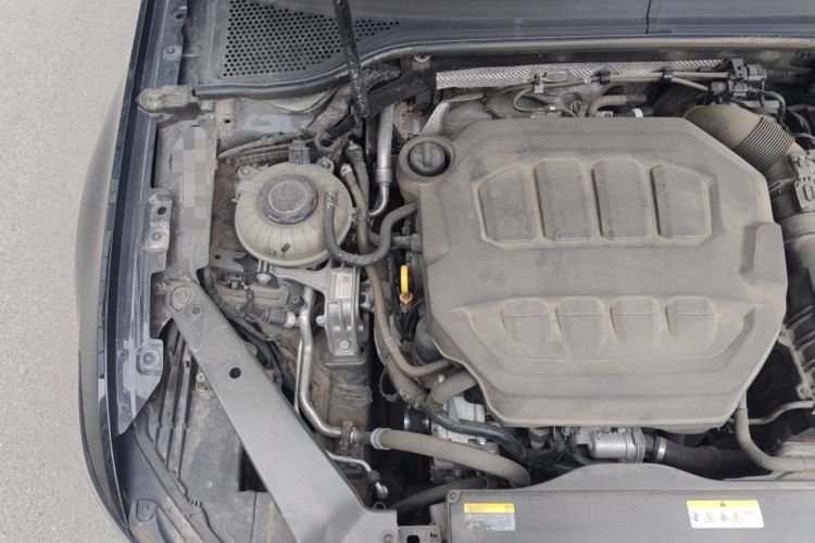 Used Volkswagen Magotan 2023 2 Million Units Commemorative Edition 330TSI DSG Luxury Version Engine Bay Right