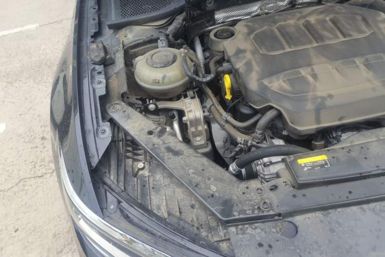 Used Volkswagen Magotan 2023 2 Million Units Limited-Edition 380TSI DSG Flagship Version Engine Bay Right