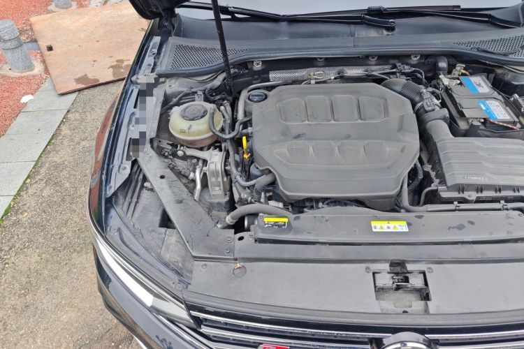 Used Volkswagen Magotan 2023 2 Million Units Commemorative Edition 330TSI DSG Luxury Version Engine Bay Right
