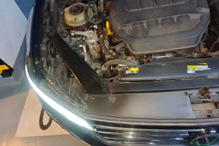 Used Volkswagen Magotan 2023 2 Million Units Commemorative Edition 330TSI DSG Luxury Version Engine Bay Right