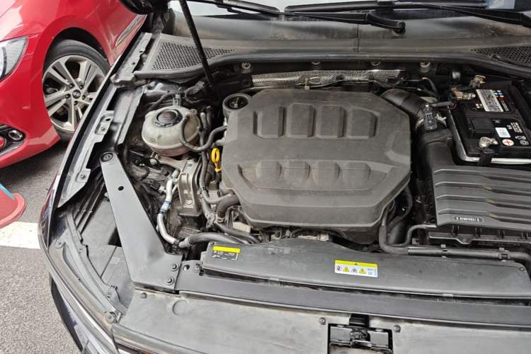Used Volkswagen Magotan 2023 2 Million Units Commemorative Edition 330TSI DSG Luxury Version Engine Bay Right