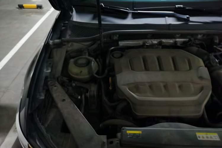 Used Volkswagen Magotan 2023 2 Million Units Commemorative Edition 330TSI DSG Luxury Version Engine Bay Right