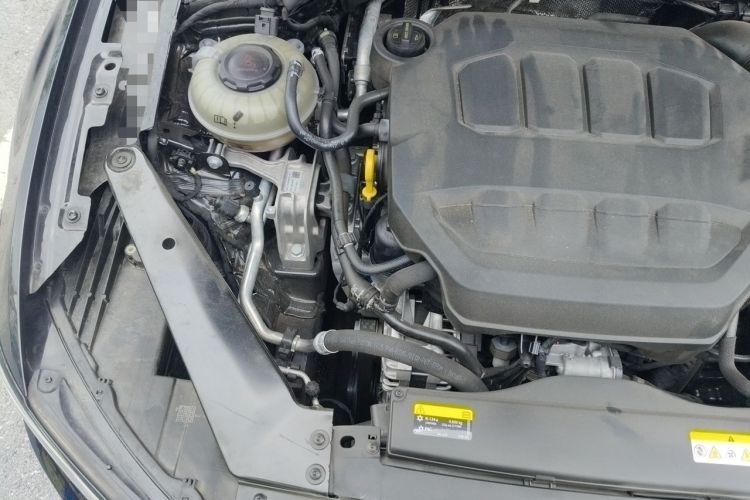 Used Volkswagen Magotan 2023 2 Million Units Commemorative Edition 330TSI DSG Luxury Version Engine Bay Right