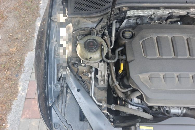 Used Volkswagen Magotan 2023 2 Million Units Commemorative Edition 330TSI DSG Luxury Version Engine Bay Right