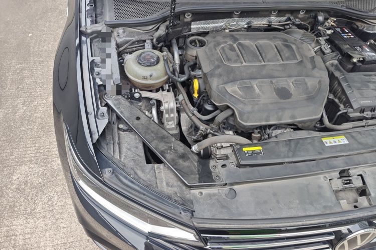 Used Volkswagen Magotan 2023 2 Million Units Commemorative Edition 330TSI DSG Luxury Version Engine Bay Right
