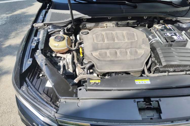 Used Volkswagen Magotan 2023 2 Million Units Limited-Edition 380TSI DSG Flagship Version Engine Bay Right