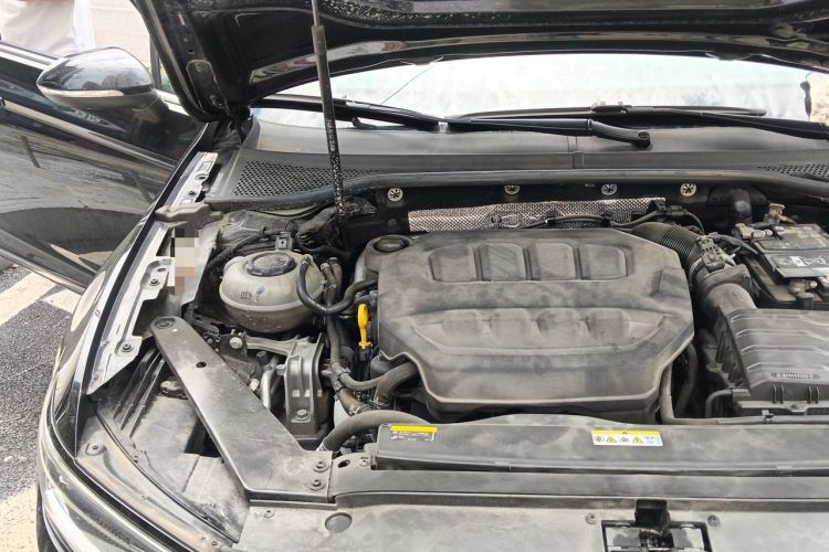 Used Volkswagen Magotan 2023 2 Million Units Commemorative Edition 330TSI DSG Luxury Version Engine Bay Right