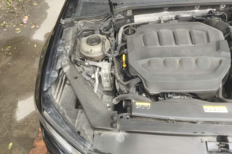 Used Volkswagen Magotan 2023 2 Million Units Commemorative Edition 330TSI DSG Luxury Version Engine Bay Right