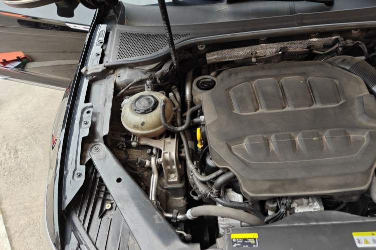 Used Volkswagen Magotan 2023 2 Million Units Limited-Edition 380TSI DSG Flagship Version Engine Bay Right