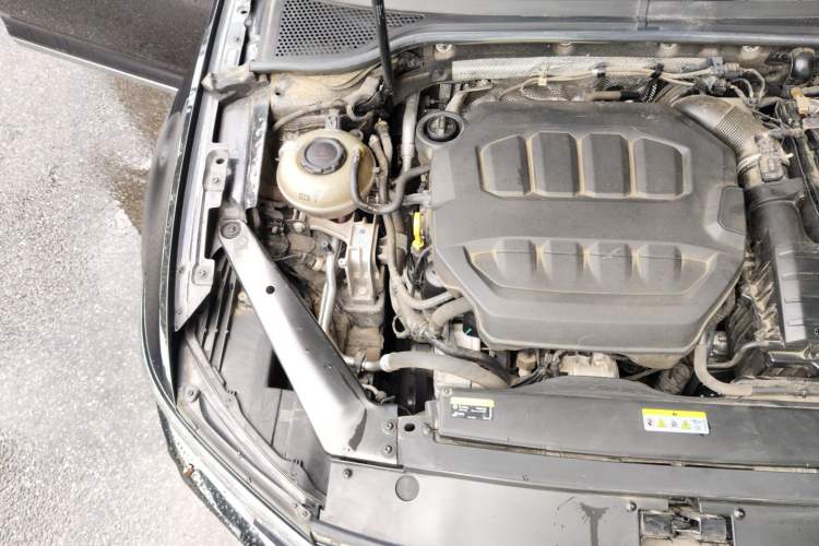 Used Volkswagen Magotan 2023 2 Million Units Limited Edition 330TSI DSG Leading Version Engine Bay Right