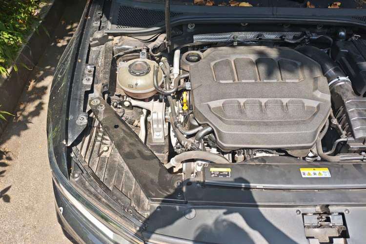 Used Volkswagen Magotan 2023 2 Million Units Limited-Edition 380TSI DSG Flagship Version Engine Bay Right