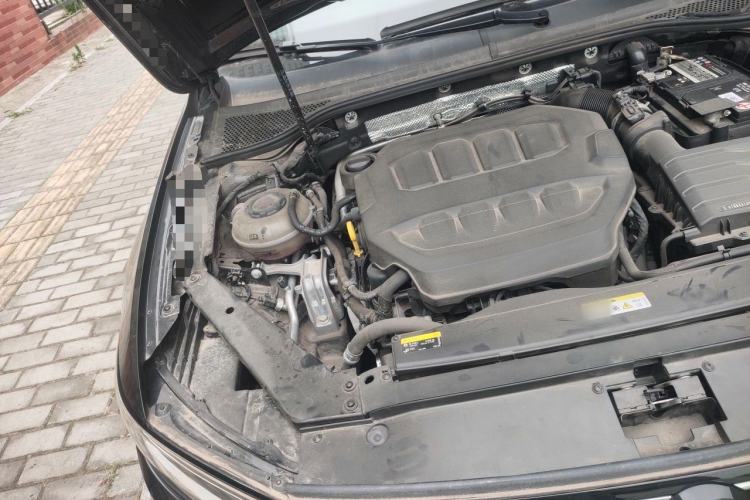 Used Volkswagen Magotan 2023 2 Million Units Commemorative Edition 330TSI DSG Luxury Version Engine Bay Right