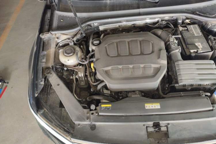 Used Volkswagen Magotan 2023 2 Million Units Commemorative Edition 330TSI DSG Luxury Version Engine Bay Right
