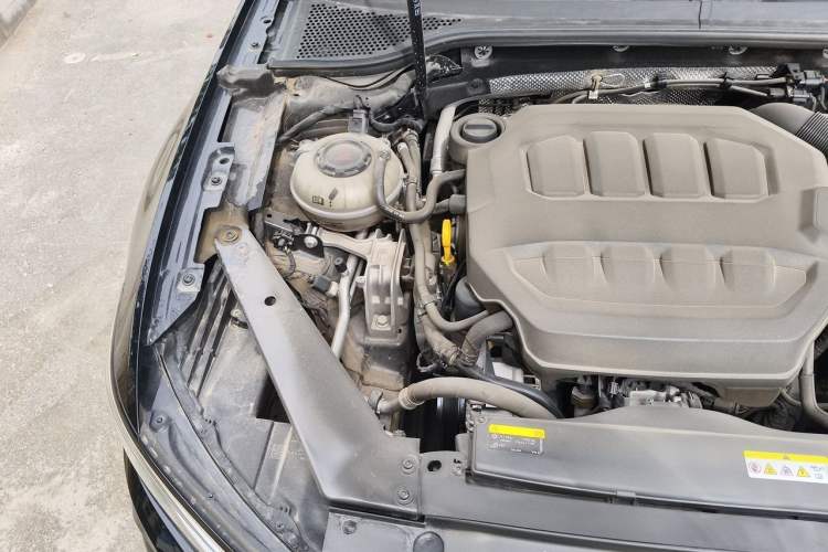 Used Volkswagen Magotan 2023 2 Million Units Limited Edition 330TSI DSG Leading Version Engine Bay Right